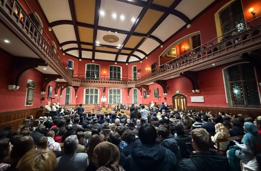 Oxford Union heeft Israël uitgeroepen tot 'een apartheidstaat die genocide pleegt'