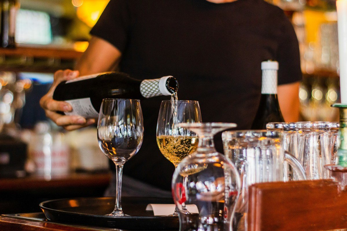 Mag ik werken in een restaurant dat haram voedsel en dranken serveert?