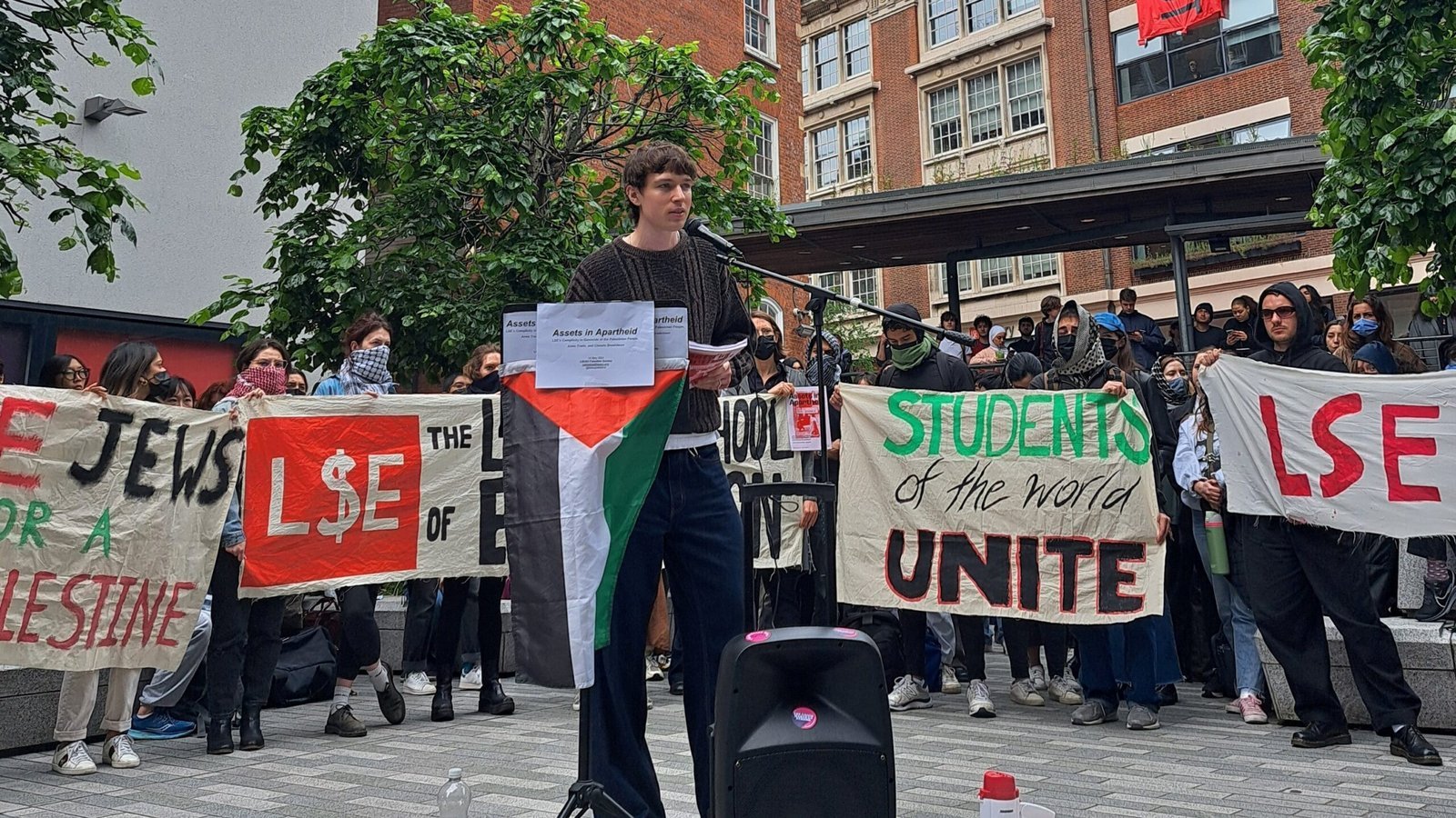 'Universiteit van Londen noemde pro-Palestijnse activisten 'gekleed als terroristen''