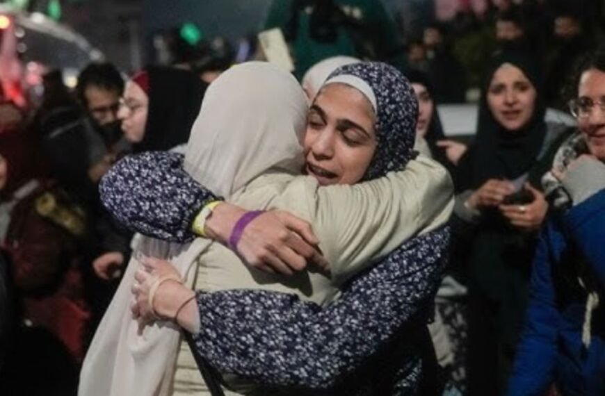 Hamas heeft vier dode gijzelaars uit Gaza aan het Rode Kruis overgedragen