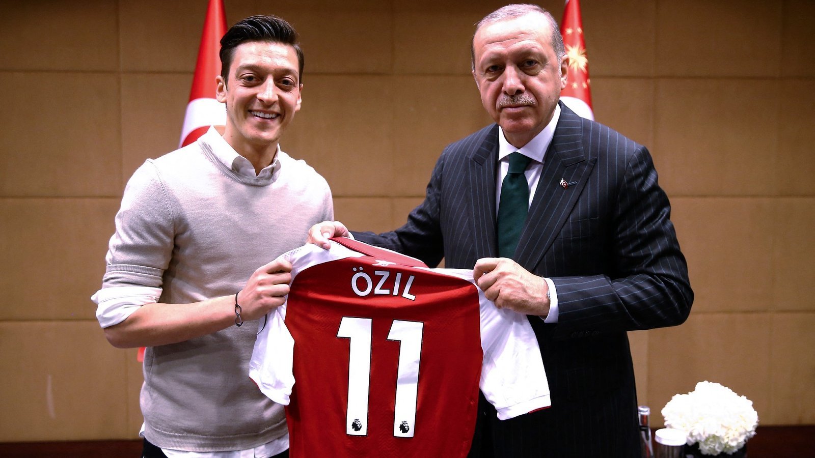 Mesut Özil, wereldkampioen, betreedt de Turkse politiek