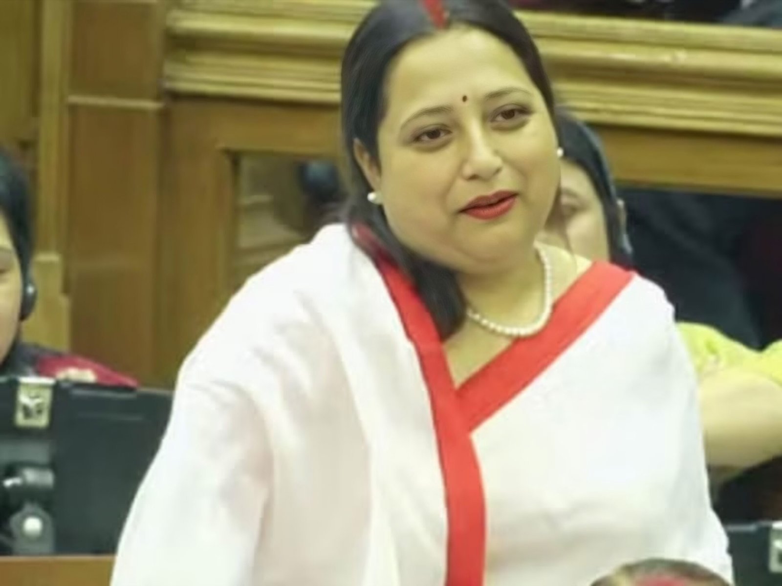 BJP-kamerlid Ketki Singh vraagt verbod voor moslims aan de medische faculteit van Ballia