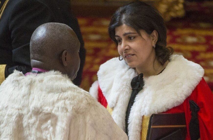 Barones Warsi steunt het stopzetten van de financiering voor de monitoringsfonds tegen islamofobie