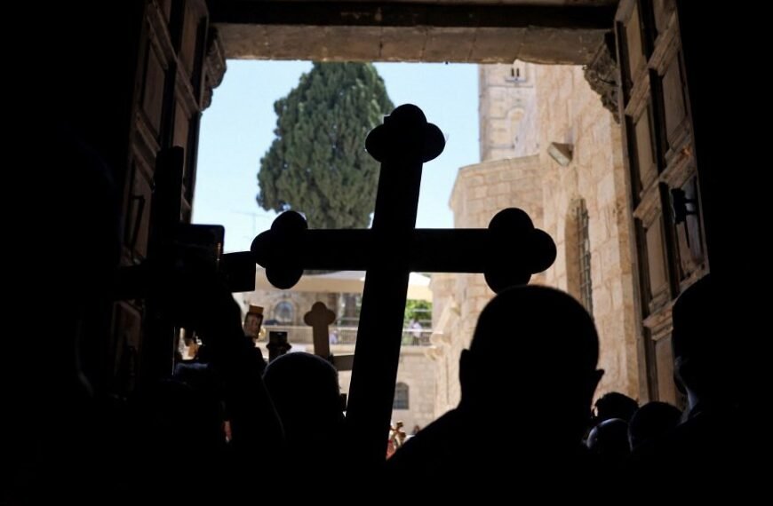 Christenen vieren Pasen in Jeruzalem onder de schaduw van wapens