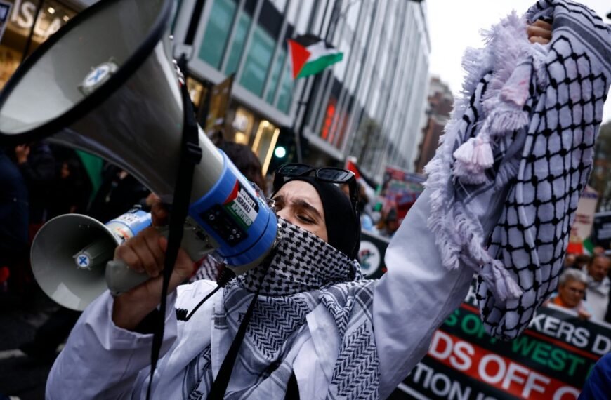 Islamitische Groepen Vragen Starmer om Palestina te Erkennen