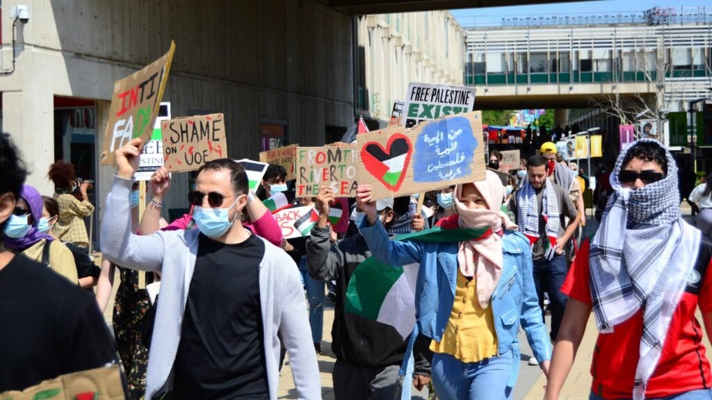 Universiteit van Engeland heeft de rechtszaak over gezamenlijke bijdragen van studenten ingetrokken