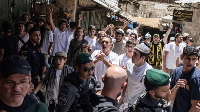 Israël's extreem-rechts schreeuwde 'Dood aan de Arabieren' voor de Jeruzalem-vlaggenoptocht
