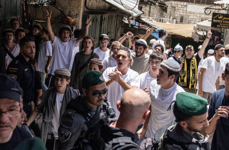 Israël's extreem-rechts schreeuwde 'Dood aan de Arabieren' voor de Jeruzalem-vlaggenoptocht