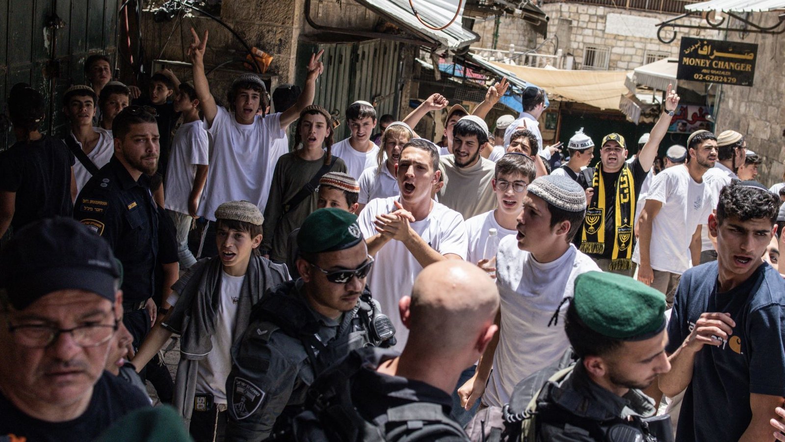 Israël's extreem-rechts schreeuwde 'Dood aan de Arabieren' voor de Jeruzalem-vlaggenoptocht