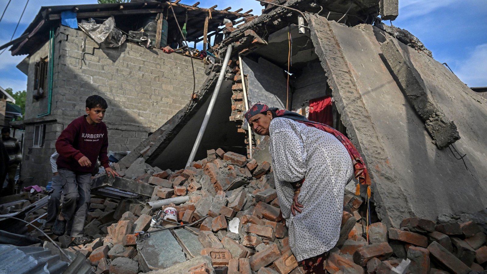 ‘Waar hebben we het fout gedaan?’: India sloopt huizen in Kasjmir