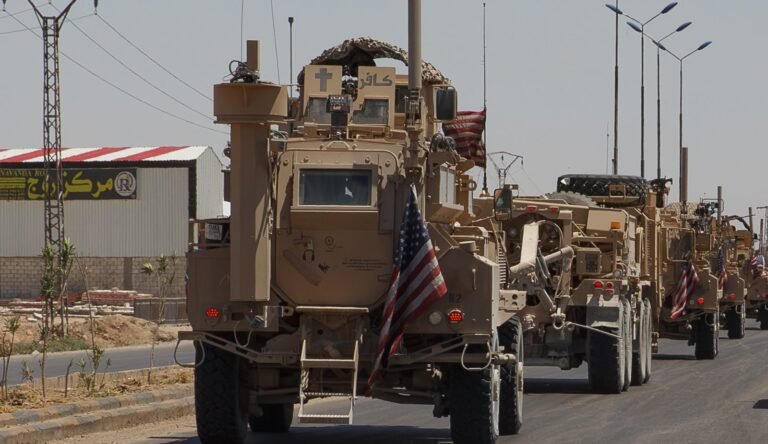 Amerikaanse militaire voertuig in het noordoosten van Syrië als provocatie beoordeeld met 'ongelovige' geschreven