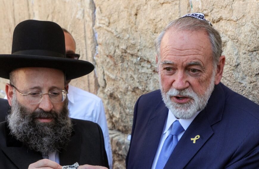 De VS is niet gebonden aan de Palestijnse staat; buurland moslims kunnen land geven.