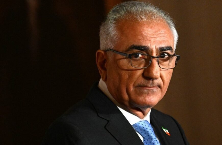 Engelse Parlementsleden Nodigen Zoon van de Sjah uit voor Regimeverandering in Iran