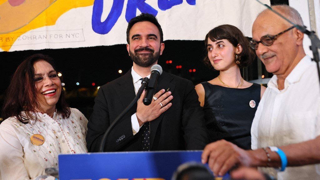 Pro-Palestijnse socialist Zohran Mamdani wint NYC gemeentelijke voorverkiezingen