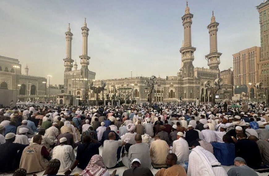 Saoedi-Arabië heeft toezicht op vergunningen geïntroduceerd om sterfgevallen door hitte tijdens de Hajj te voorkomen.