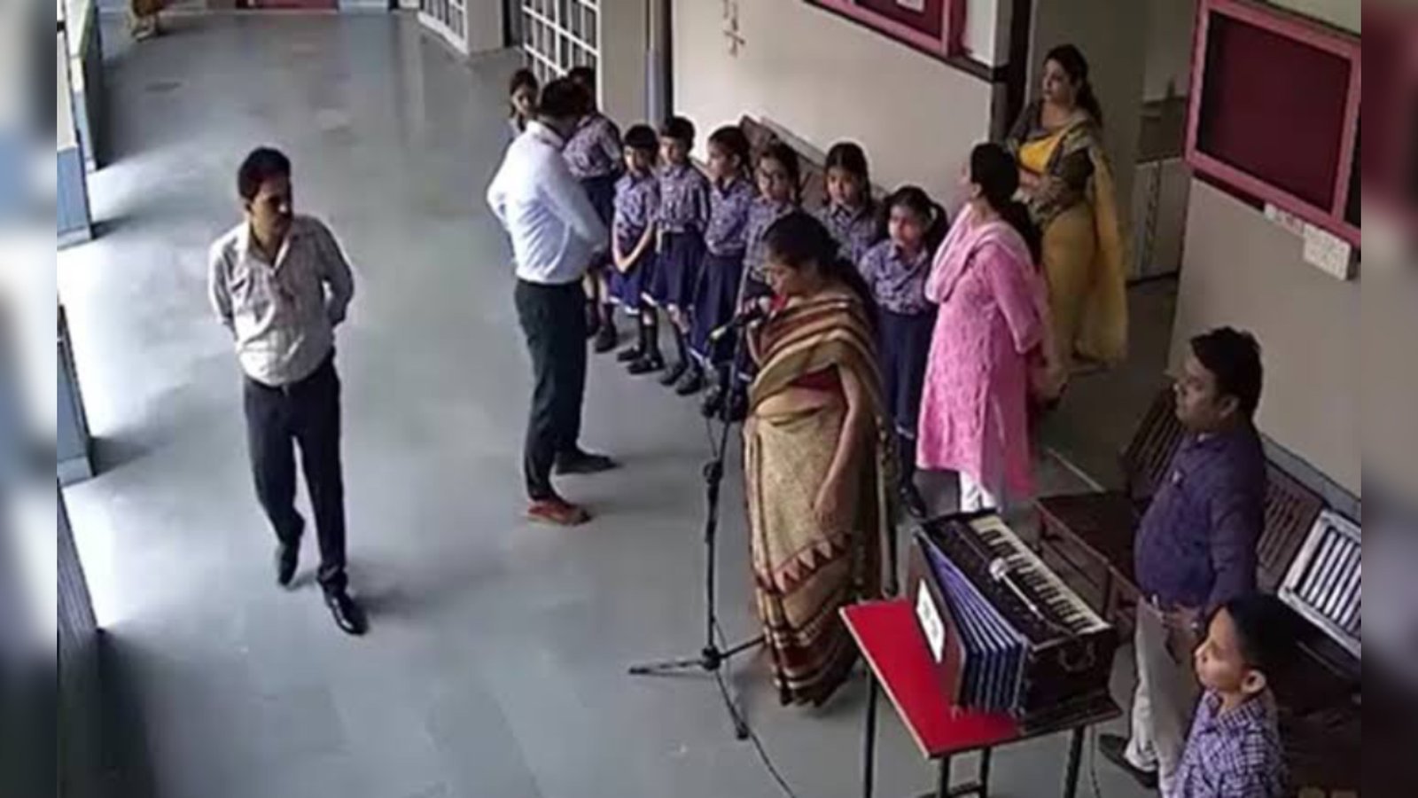 Hindutva-groepen hebben de Kota-school als doelwit voor zeer religieuze gebeden aangewezen