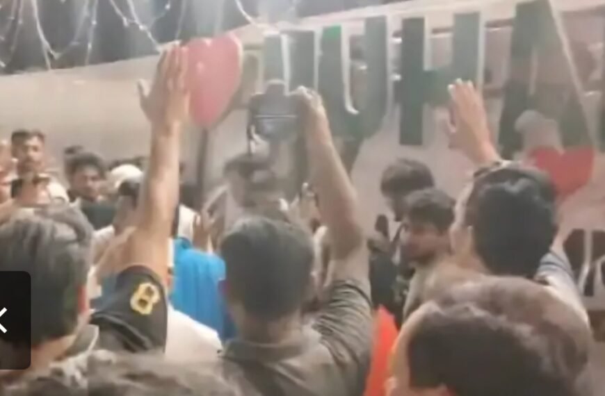 Politie van Kanpur heeft FIR's ingediend tegen 25 moslims voor 'Ik hou van Mohammed' tijdens Barawafat