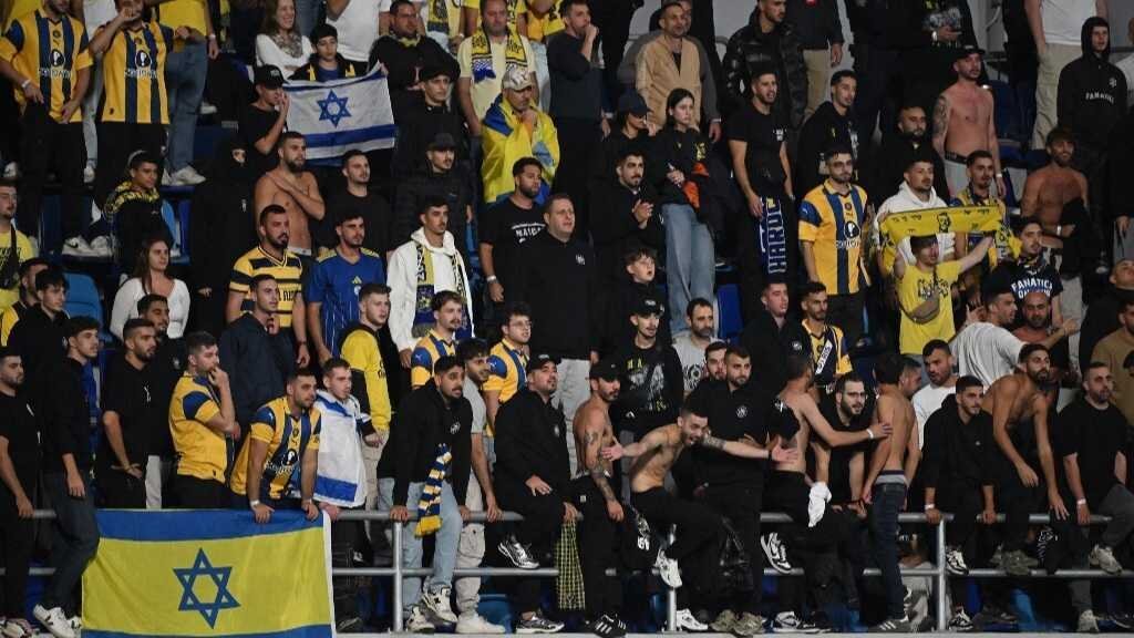 Speciaal: Gewelddadige Maccabi-supporters 'strijders verbonden met de IDF'