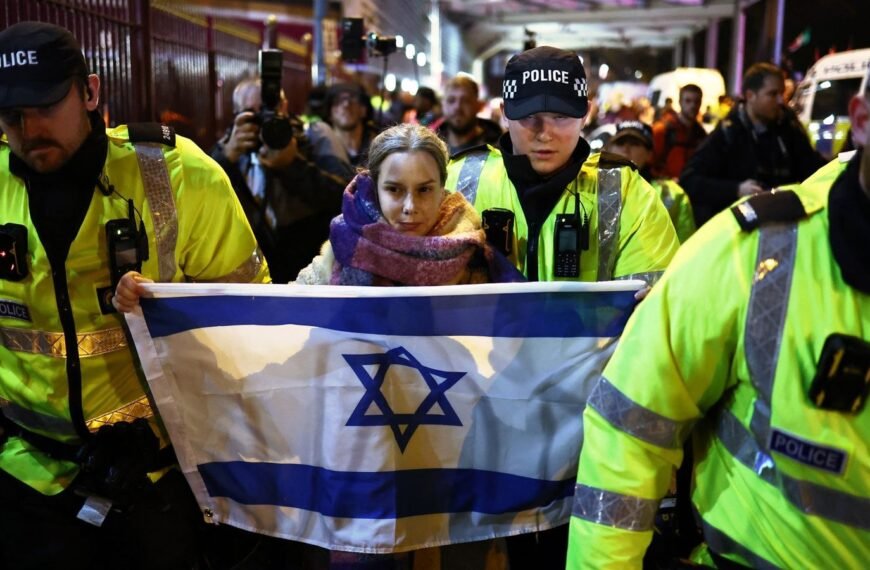 De Engelse politiechef verdedigt het besluit om Maccabi Tel Aviv-supporters te verbieden