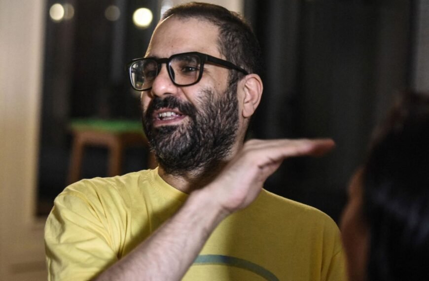Egypte heeft de reisverboden voor activist Alaa Abd el-Fattah opgeheven