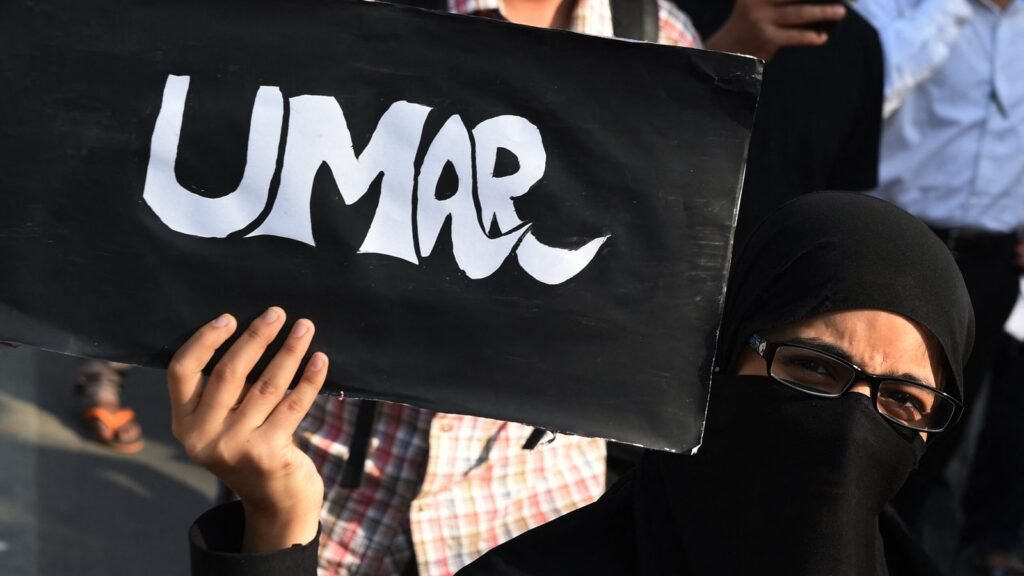 India waarschuwde Mamdani omdat hij een brief naar een zonder proces gevangen activist had gestuurd.