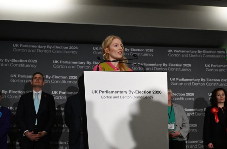 De Groenen behalen grote overwinning bij de tussentijdse verkiezingen terwijl de Arbeiderspartij derde werd