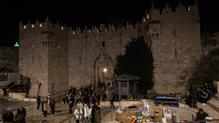 Ramadanversiering in Jeruzalem Verboden - Gebeden