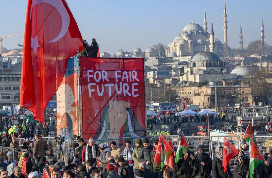 Turkse TV-netwerk wordt beschuldigd van het creëren van sociale spanning met varkensvlees scène