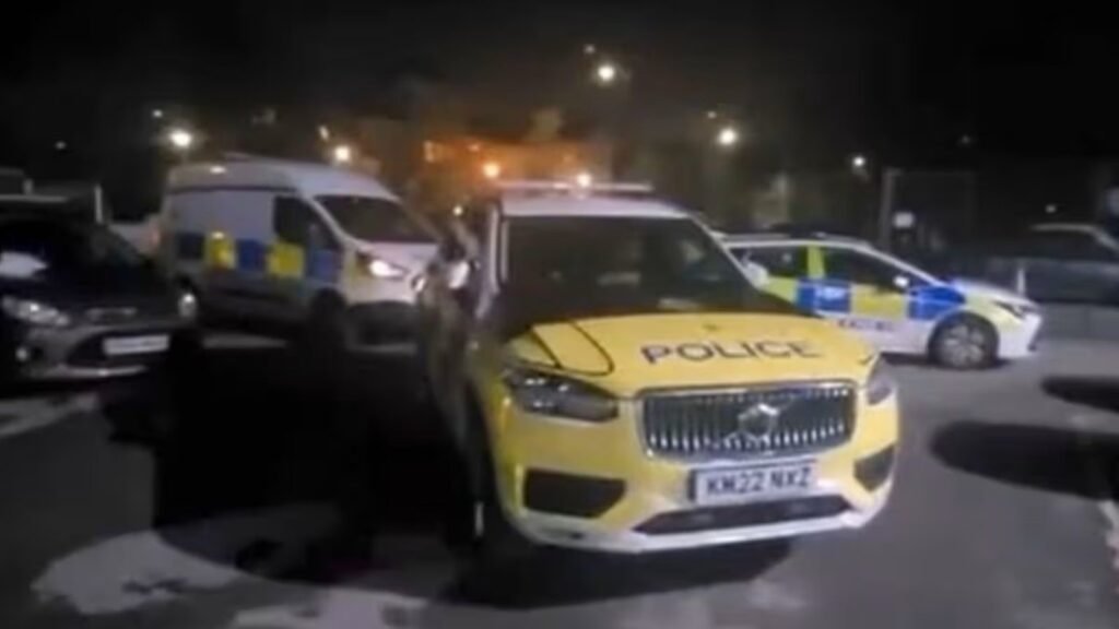 Verdachte met 'bijl en mes' aangehouden in de Manchester Moskee