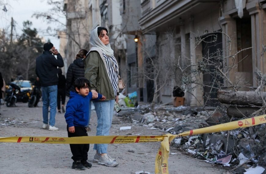 De VS-Israël Oorlog Breidt Zich uit naar Iran, Golfolie Stond Stil