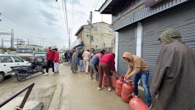 Iran Oorlog en Hormuz Shock Verhogen de Levensduurte in Zuid-Azië