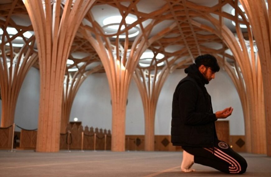 Nieuwe peiling: Britse moslims zijn trouwer dan het algemene publiek!