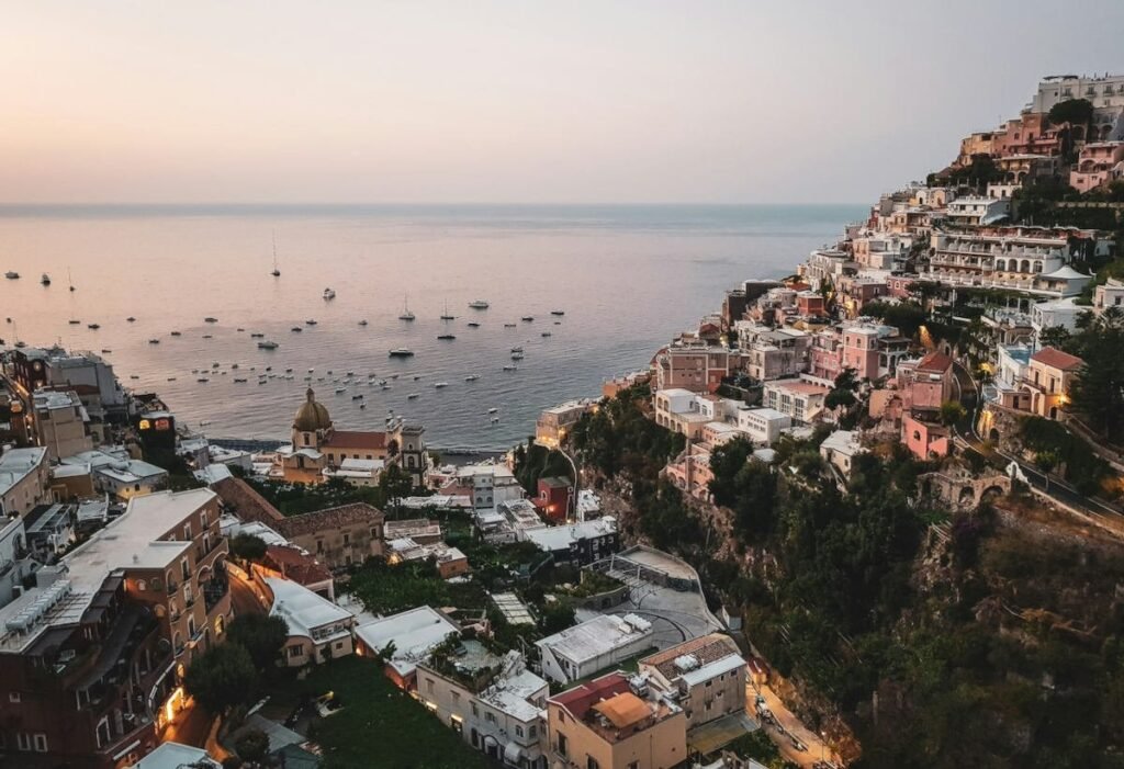 De Betovering van Amalfi Baai, Ver weg van de Zomerdrukte