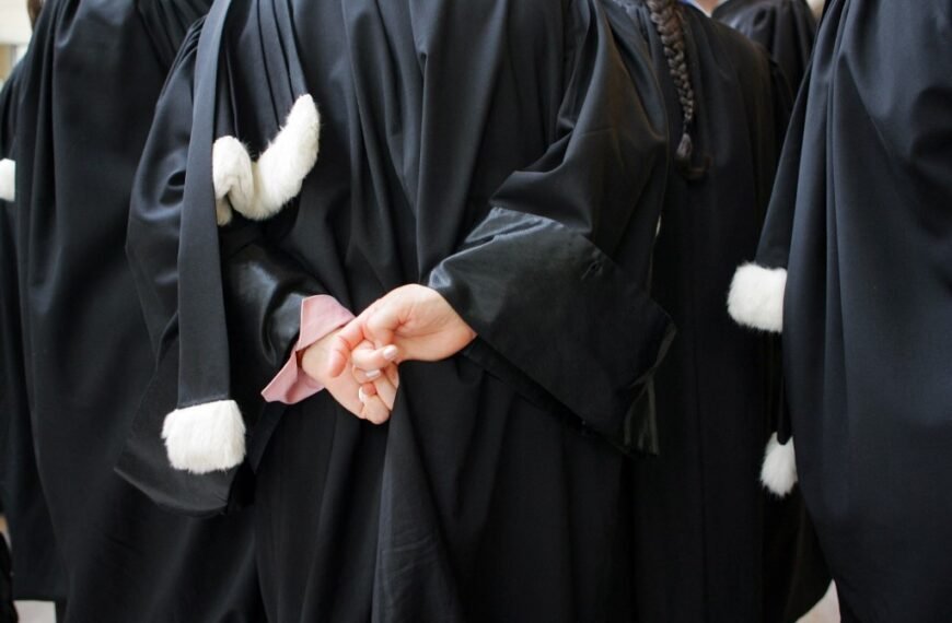 Brüksel Barosu'nu Buda'cı avukat yönetiyor: Semboller serbest!