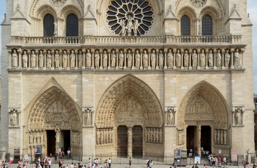 Notre Dame: Trump, İslam Tarihini Takdir Edecek mi?