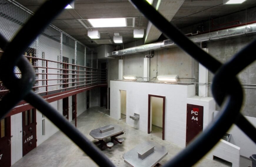 Avukatlar ve hak grupları, Trump'ın Guantanamo'da göçmenleri tutma kararını kınadı