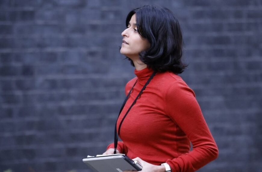 Downing Street, İslamofobi'yi 'abartılı' bulan danışmanla danıştı