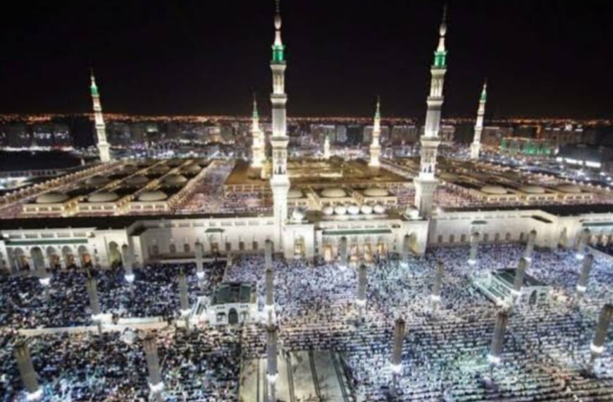 2025 Ramazan'ında İlk Teravih Grand Camii ve Peygamber Camii'nde