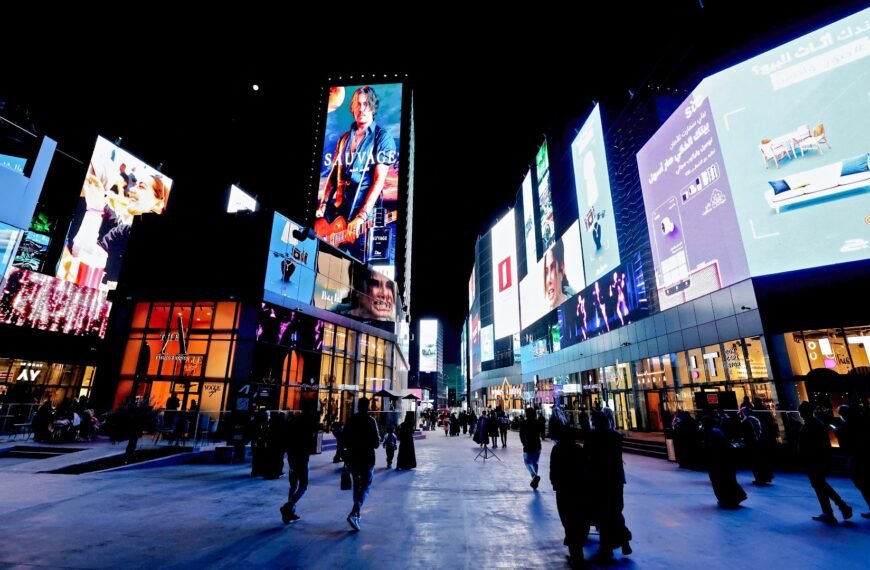 Suudi Arabistan'da fuhuş ve 'ahlaka aykırı' eylemlerle ilgili tutuklamalar