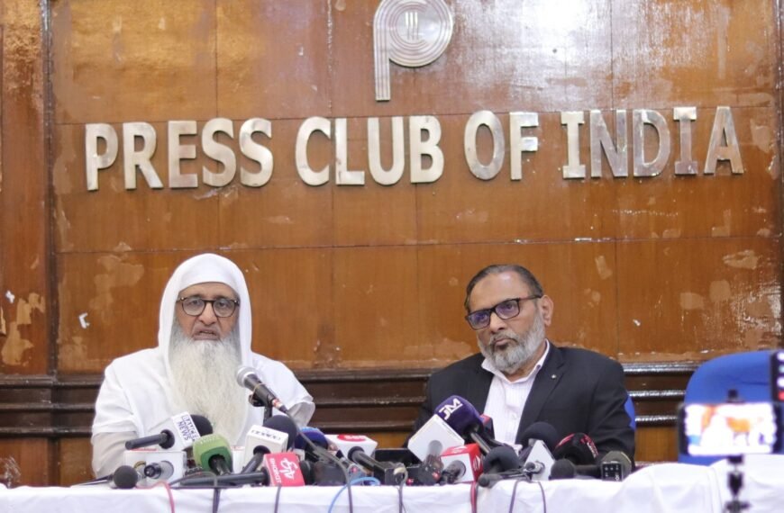 Artan İslamofobi ve Medyanın Sorumluluğu: Ünlü Gazeteciler İslamofobiyi İfşa Ediyor