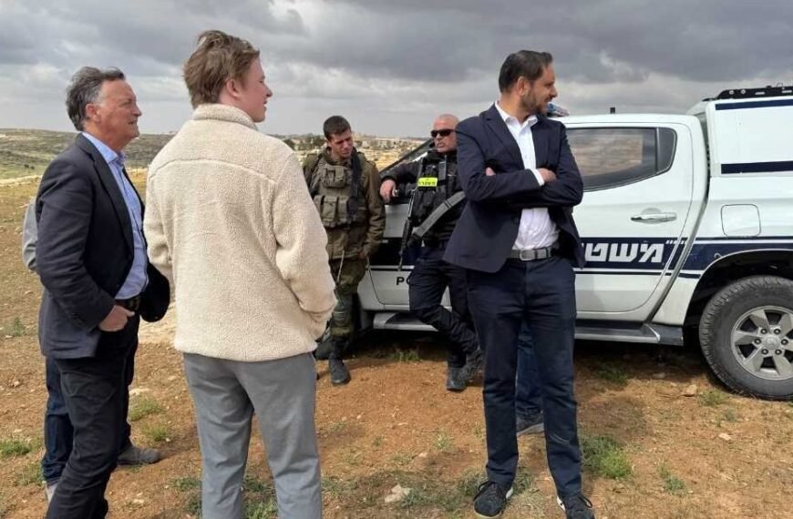 İsrail, Müslüman olduğu için Britanyalı milletvekilinin Al-Aksaya girmesini reddetti.