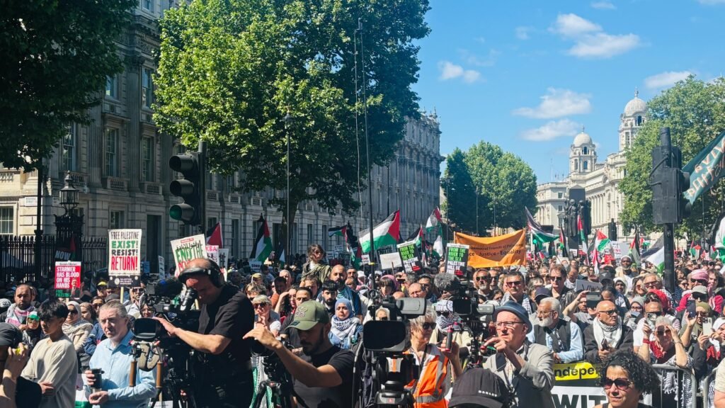 Yarım milyon kişi Starmer'dan İsrail ile bağları koparmasını istiyor