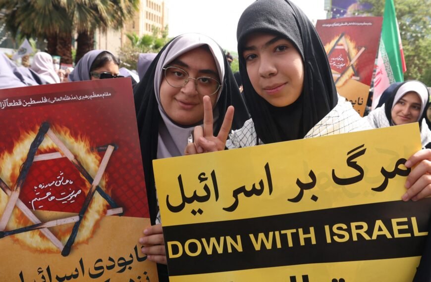 İranlı kadın hakları, savaş gerekçesiyle alay konusu oldu