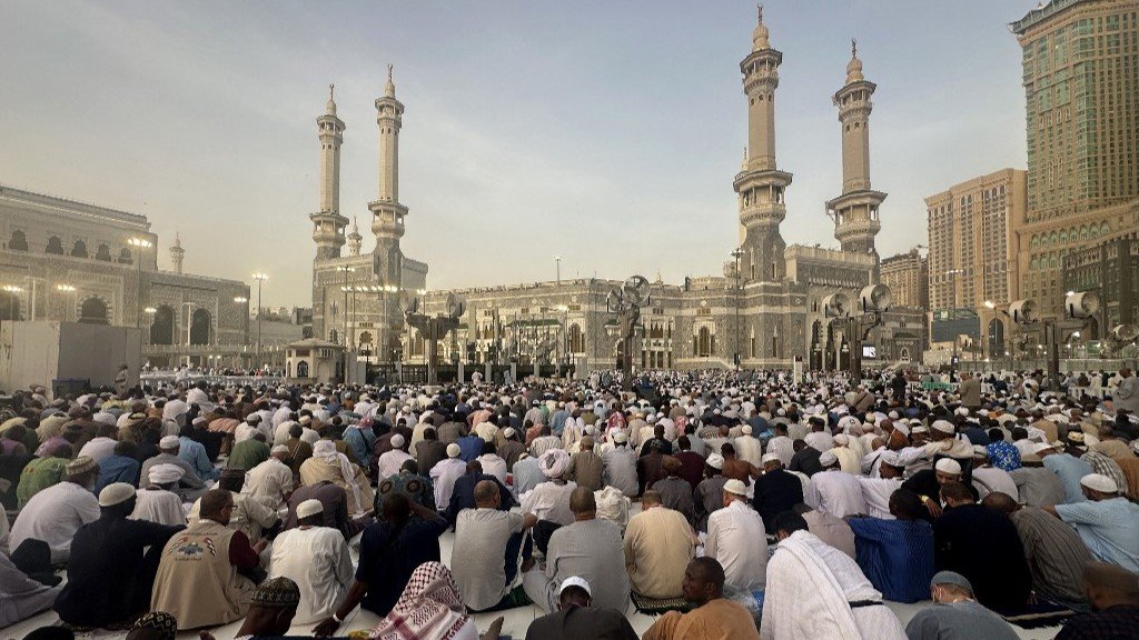 Suudi Arabistan, Hac'da sıcaklık ölümlerini önlemek için izin denetimini başlattı