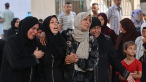 Britanya'nın 'feministleri' bombaları alkışlayıp Filistinli acısını küçümsüyor