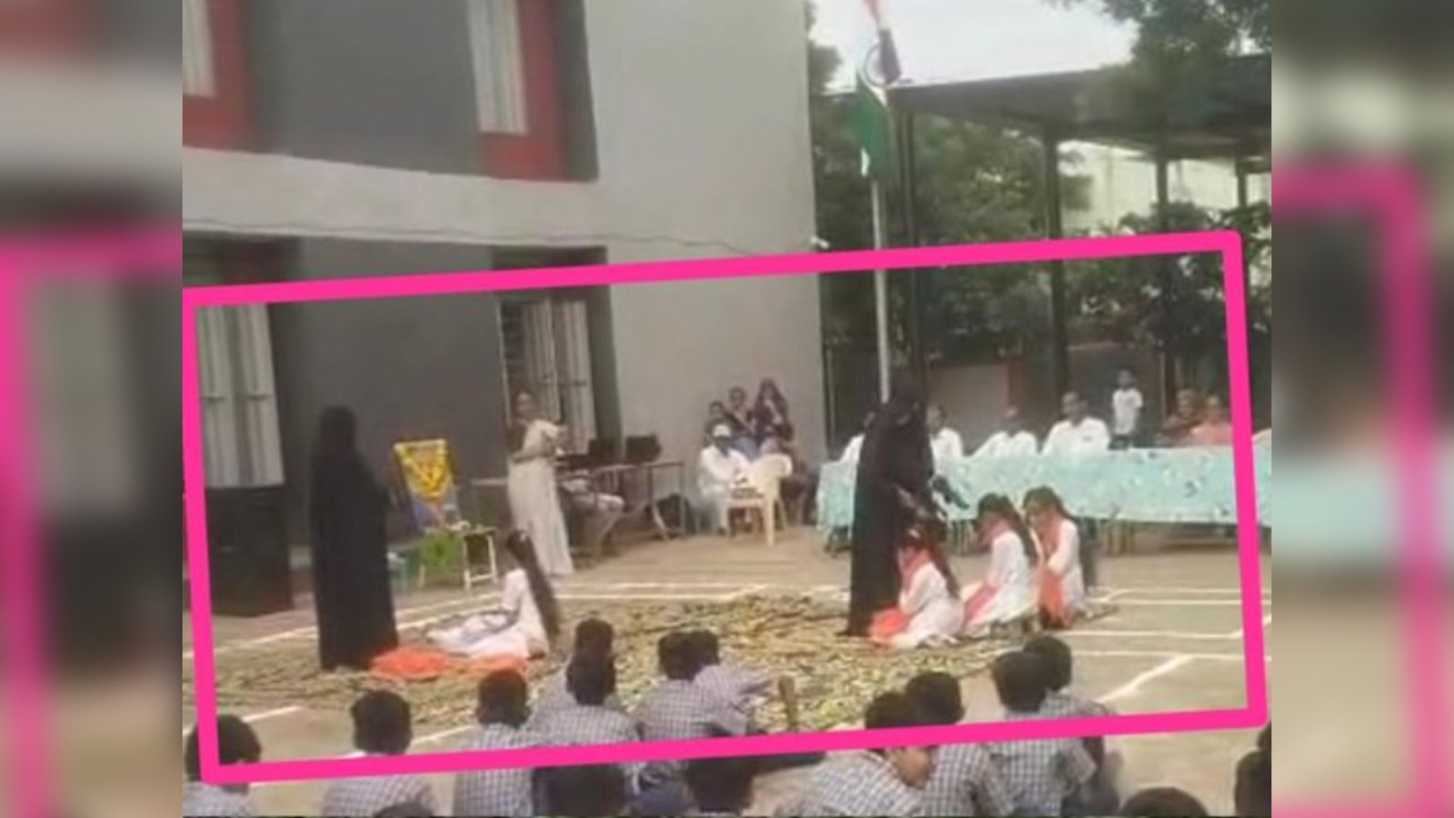 Bağımsızlık Günü Oyunu: Müslüman Kızlar Terörist Olarak Tasvir Edildi
