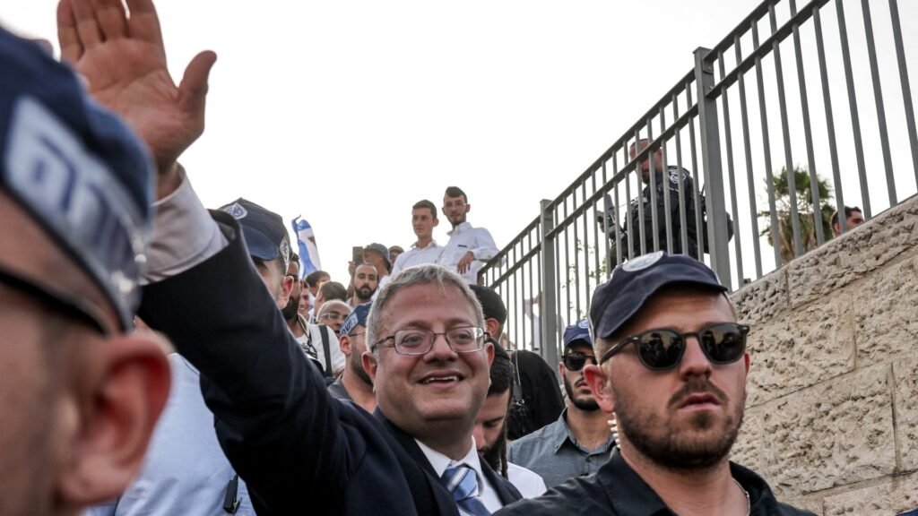 Ben Gvir, Koruma Altında, Mescid-i Aksa'ya Saldırı Düzenliyor