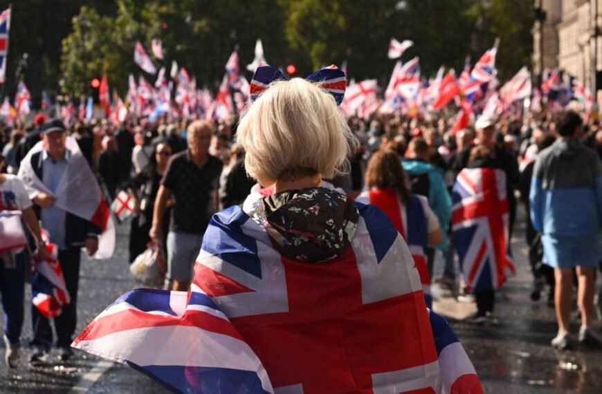 Elon Musk'ın Britanya İşçi Sınıfı Şikayetlerini Kullanma Yöntemi