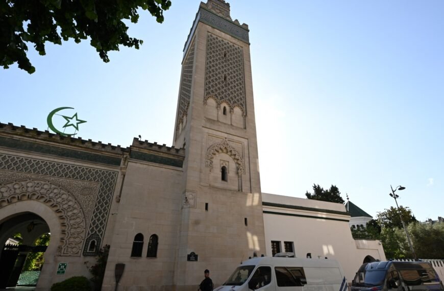 Fransa'da Camilerin Önüne Domuz Başı Bırakıldı