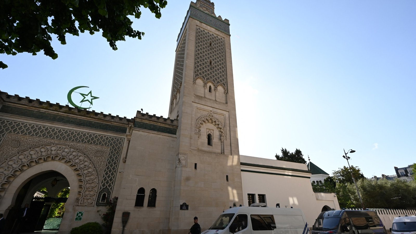 Fransa'da Camilerin Önüne Domuz Başı Bırakıldı